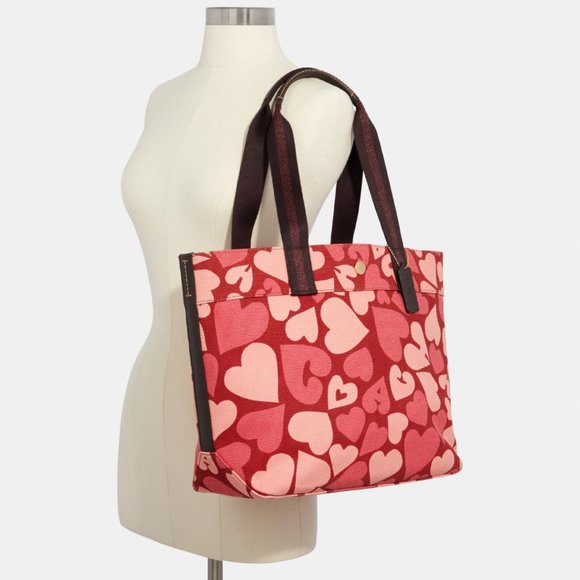 NWT Coach Heart Print LG Tote handbag - Picture 2 of 3